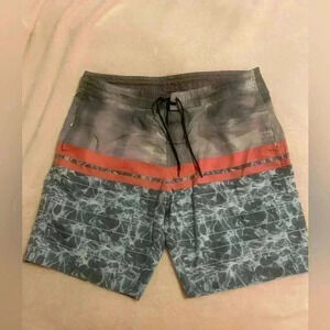 Roundtree & Yorke board shorts/swim trunks colors are gray salmon blue & white
